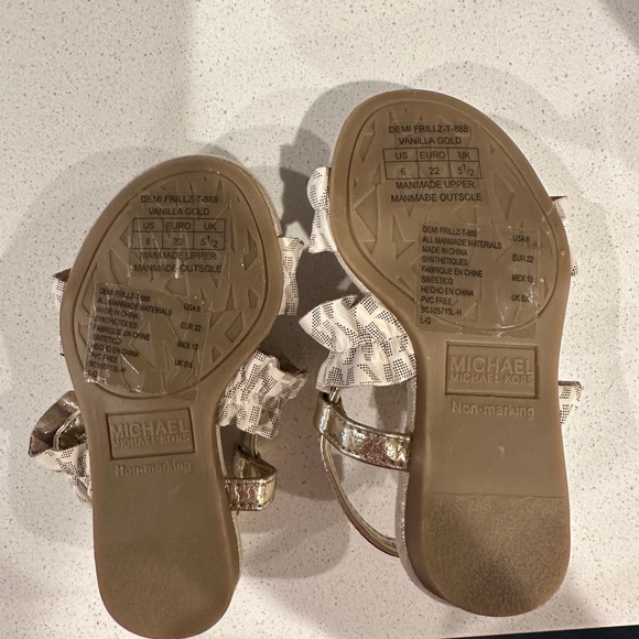 Michael Kora Toddler Sandals - Size 6 (NWOT) - Picture 3 of 3